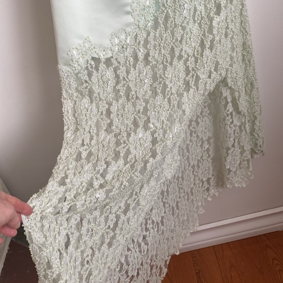 Stunning Jianini mint green maxi gown size 12 with matching wrap. Gorgeous!! - Picture 4 of 16